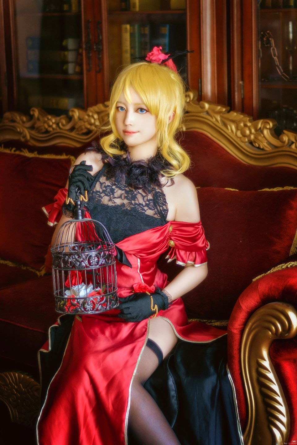 Stealing the Spotlight – Ayase Eli’s Divine Masquerade [8P]