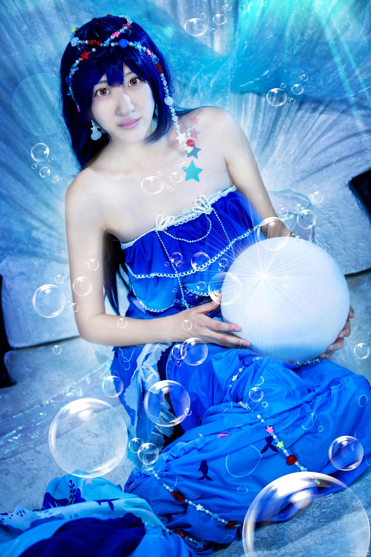 The Azure Sea’s Divine Melody – Sonoda Umi (Mermaid Awakening) [8P]