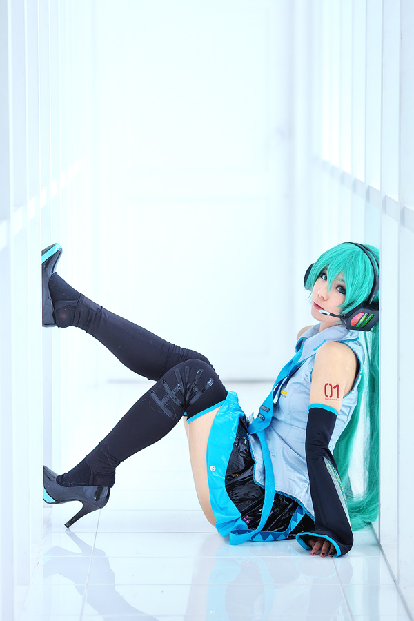 Electronic Echoes: Keitaro’s Miku ROM Collection [566P]