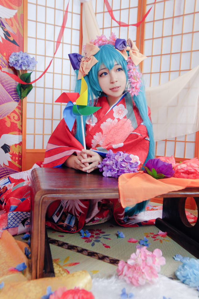 The Crane’s Secret Bloom – Hatsune Miku (Hana-Iro-Koromo Ver.) [12P]
