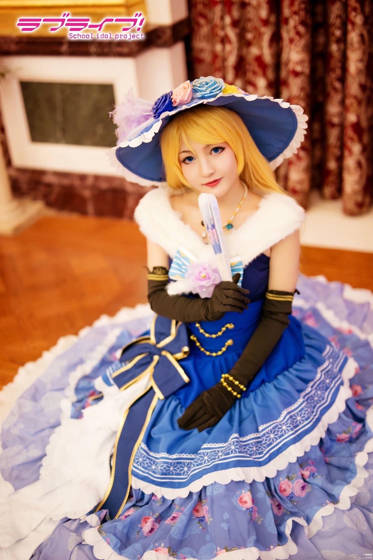 Moonlight Ballroom – Ayase Eli’s Royal Waltz [20P]
